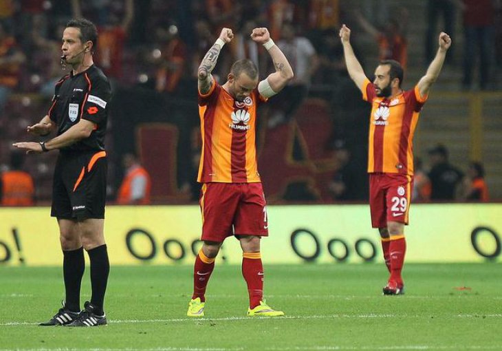 Galatasaray golom Sneijdera na korak do titule
