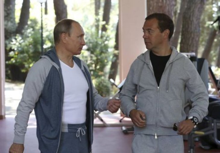 (VIDEO) Kako bi se naši političari snašli: Predsjednik i premijer Rusije u teretani!