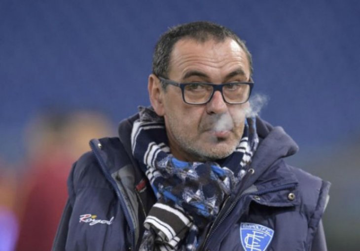 Voli Bukowskog i Fantea, puši tri pakle cigareta dnevno, a u slobodno vrijeme razbija Lazio, Juve i Milan