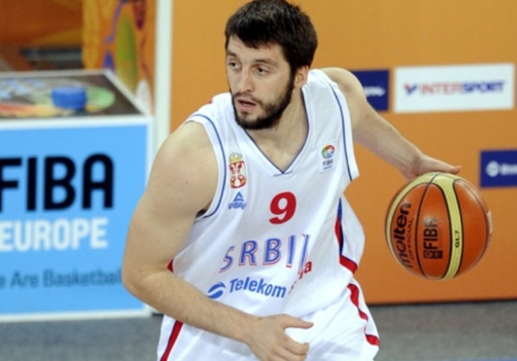 Barcelona nudi 400.000 dolara za srbijanskog košarkaša