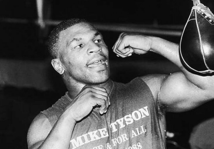 Ovako 15-godišnji Tyson brutalno uništava protivnika (VIDEO)