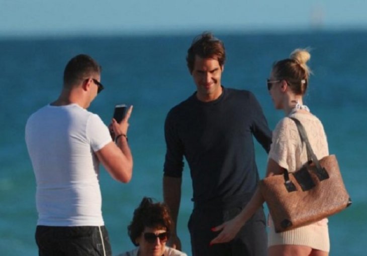 Od Federera tražila fotografiju, ali je zaboravila gaćice 