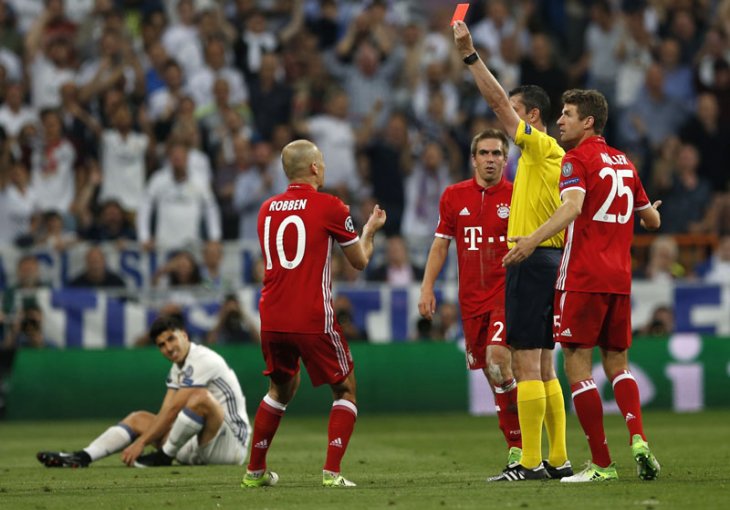 DRAMA U LIGI PRVAKA: Policija izbacila trojicu igrača Bayerna iz svlačionice sudija